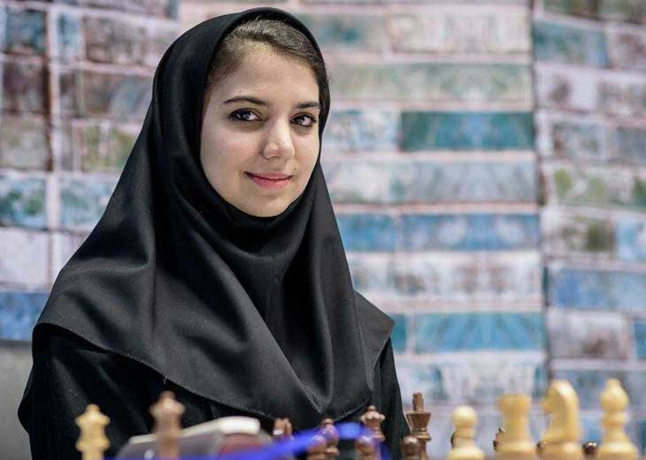 بازی دختران ایرانی در زمین سوخته