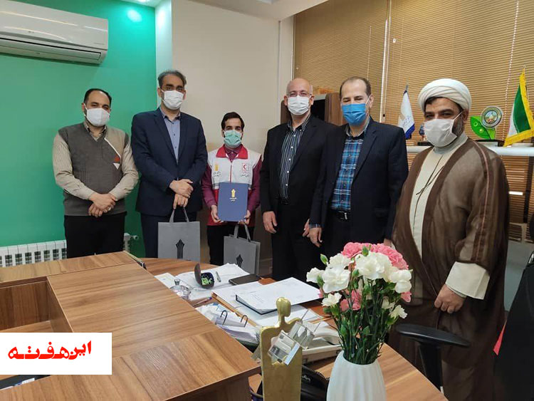 تندیس فداکاری به دانشجوی مرکز آموزش علمی کاربردی هلال احمر استان اصفهان اعطا شد