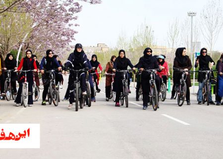پلیس با دوچرخه سواری بانوان موافق است