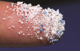 خطر پنهان نانوپلاستیک‌ها؛ آلودگی خاک و پیامدهای آن برای ما